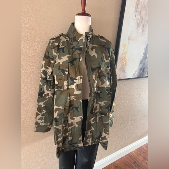 Camouflage utility jacket with button up and zip front - Picture 7 of 14